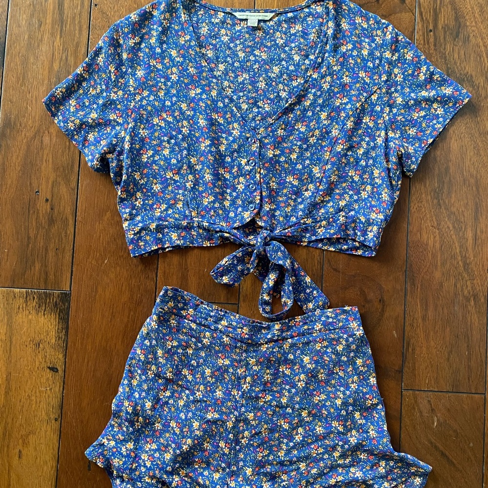 Blue floral 2 piece set. Top size S. Bottom size XS. American eagle.